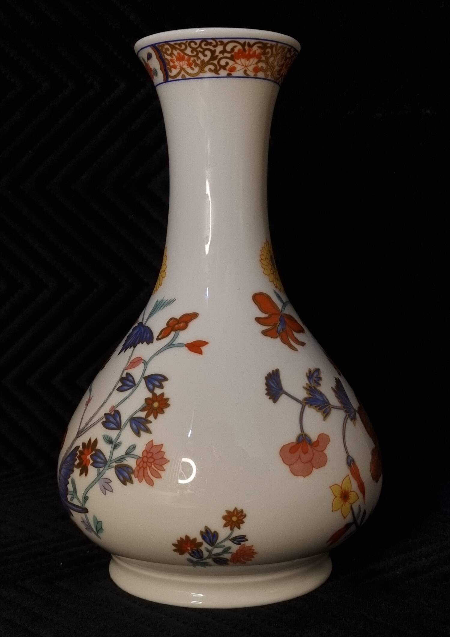 Bernardaud Pondochery porcelain vase