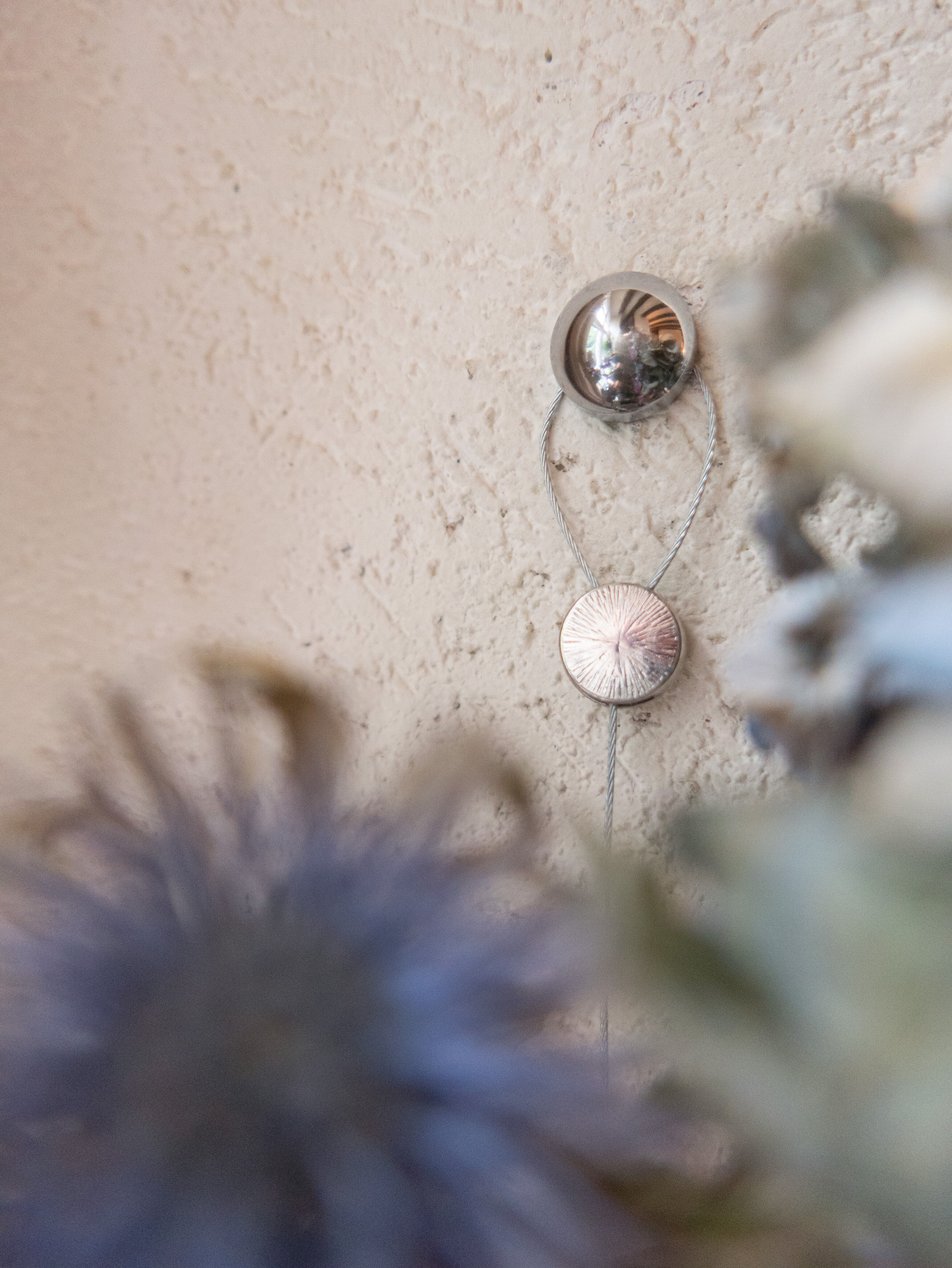 "V" - Wall vase