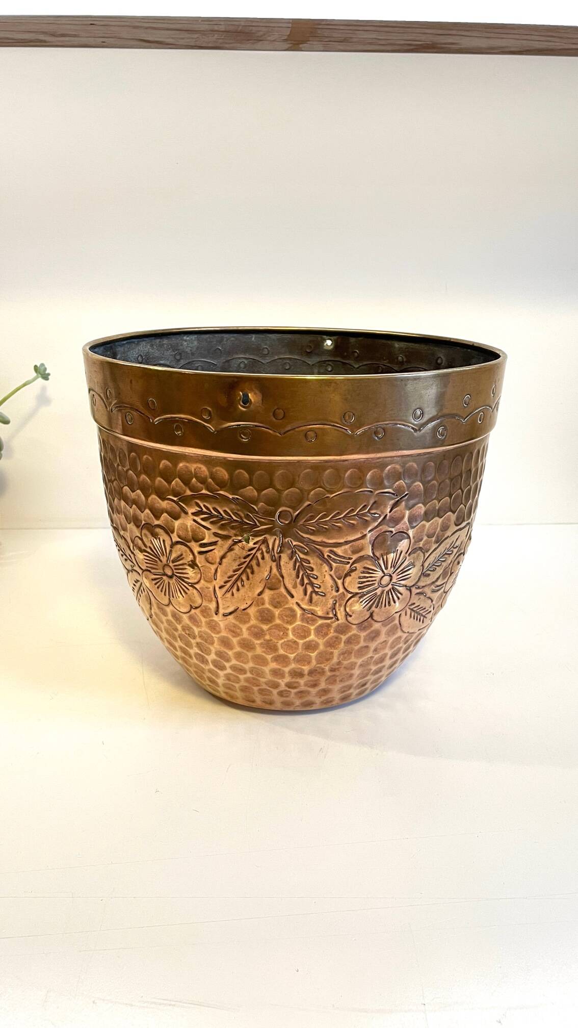 Large planter by villedieu in brass 1970s - 1980s
