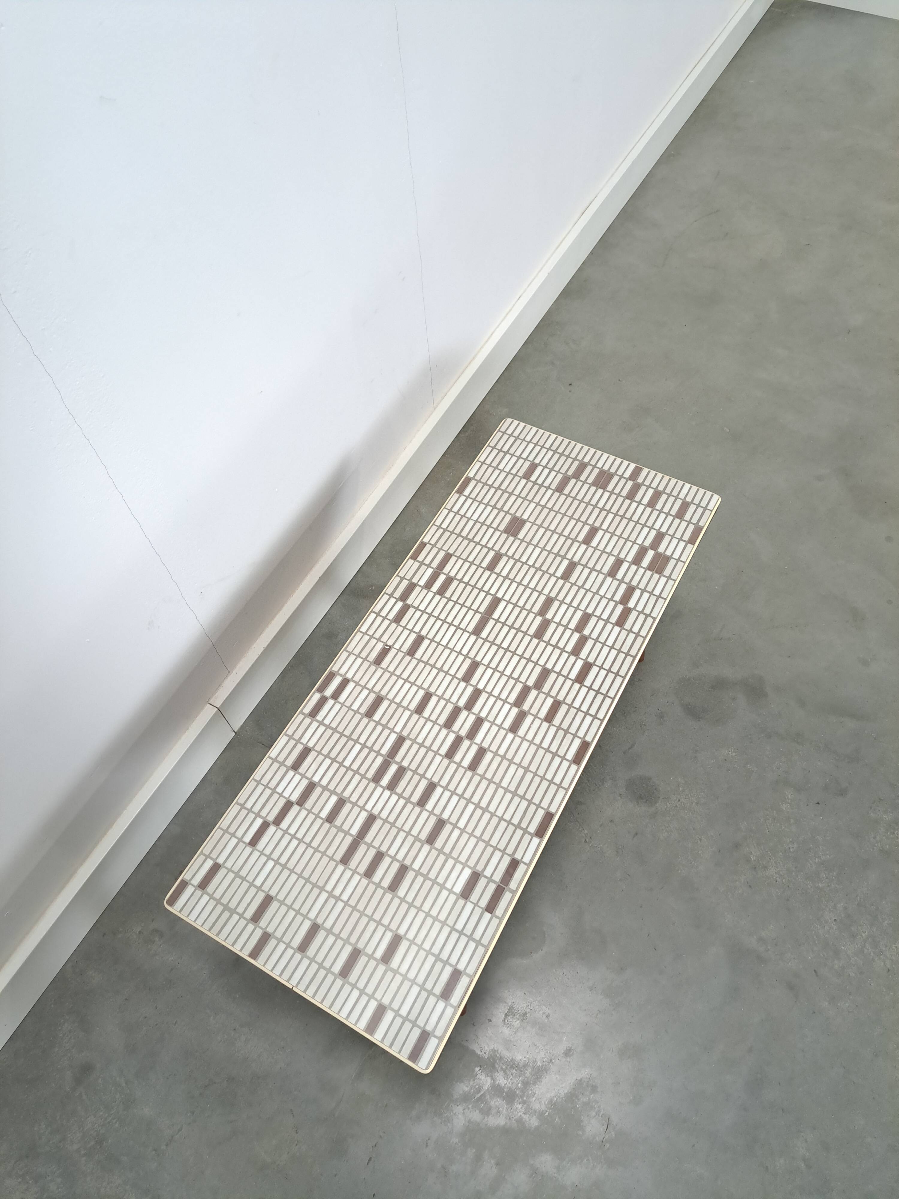 Formica bijzettafel Opal met houten poten, plantentafel