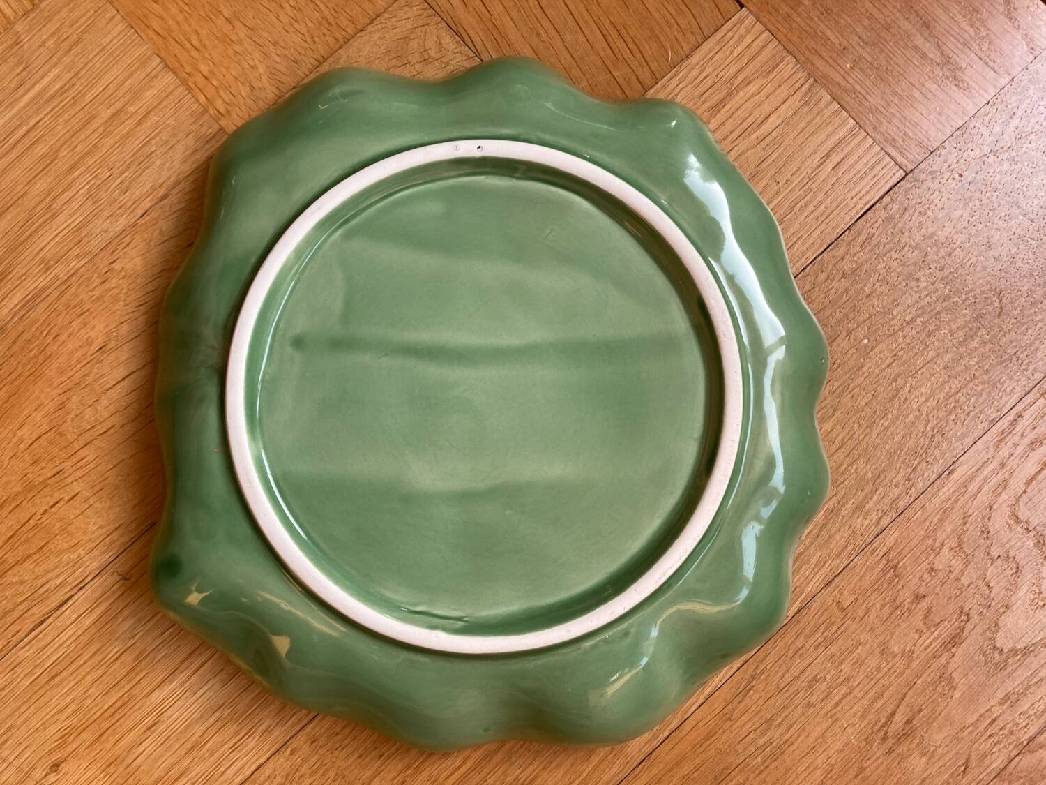 Cabbage leaf dessert plates