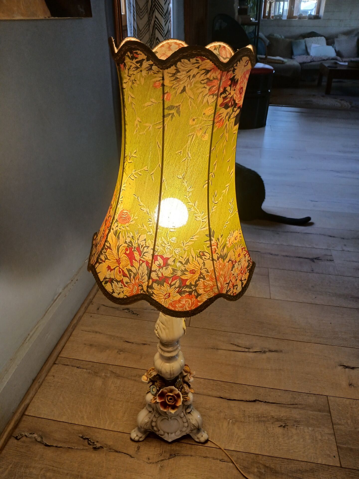 Antique lamp in Italian ceramic