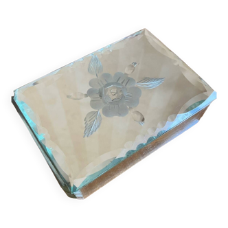 Faceted jewelry box in beveled mirror Flower motif