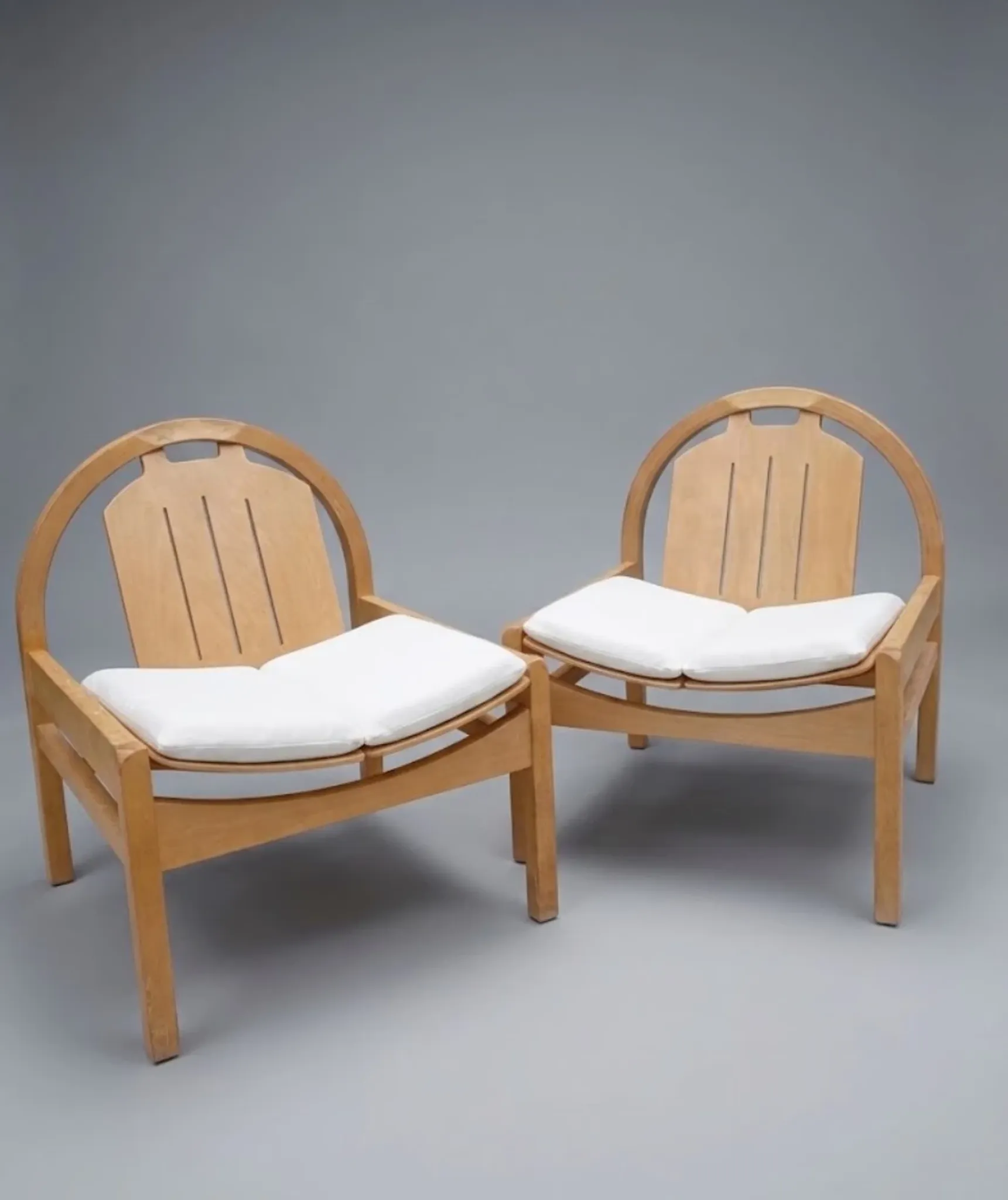 Pair of Argos lounge chairs by Baumann
