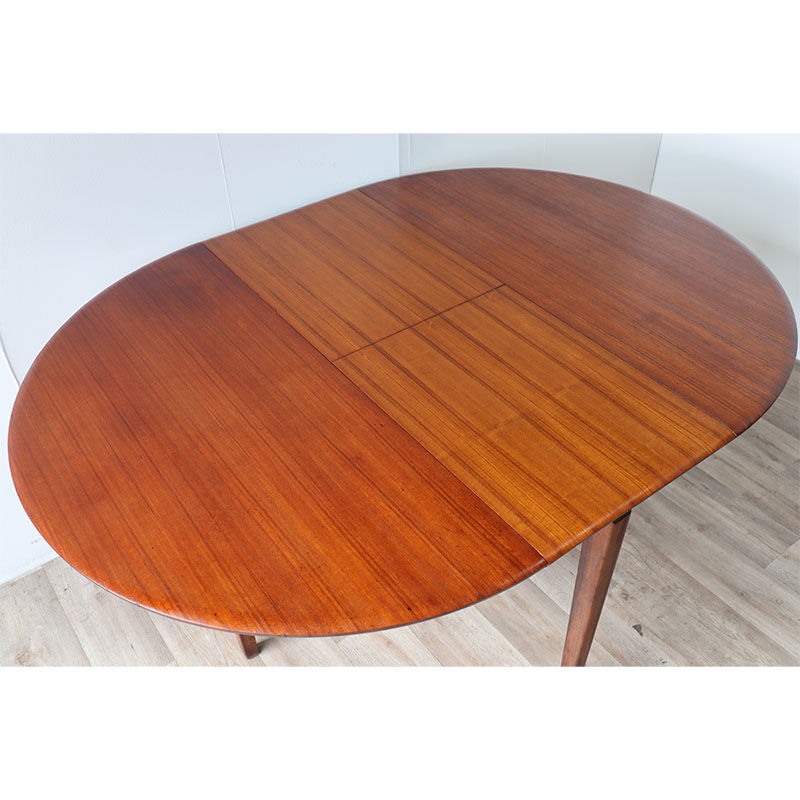 Scandinavian dining table in 1960 extendable teak