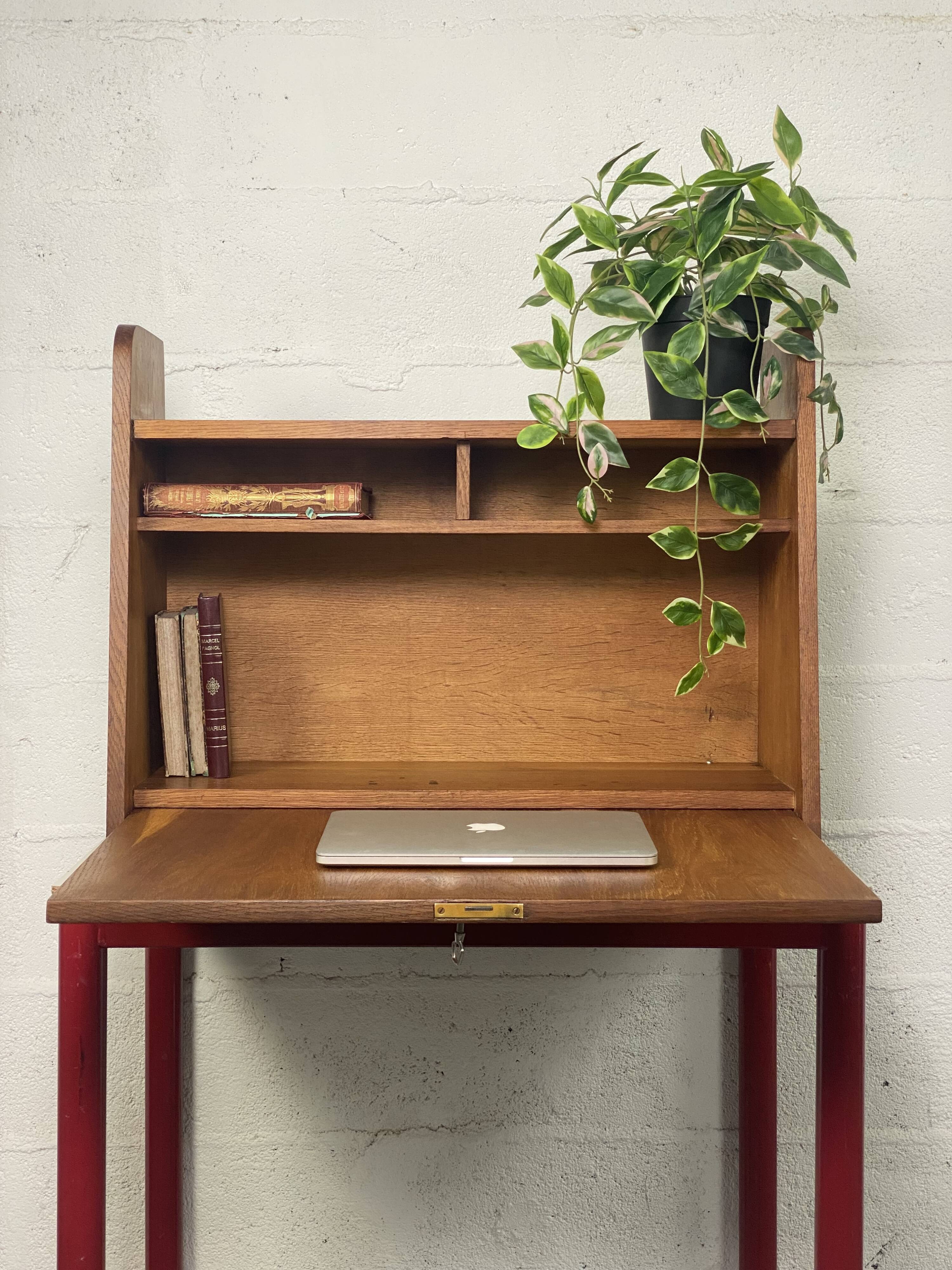 Wall secretary