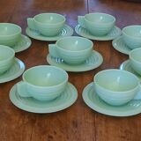 Set of 9 cups and saucers in opaline.