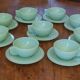 Lot de 9 tasses et soucoupes en opaline