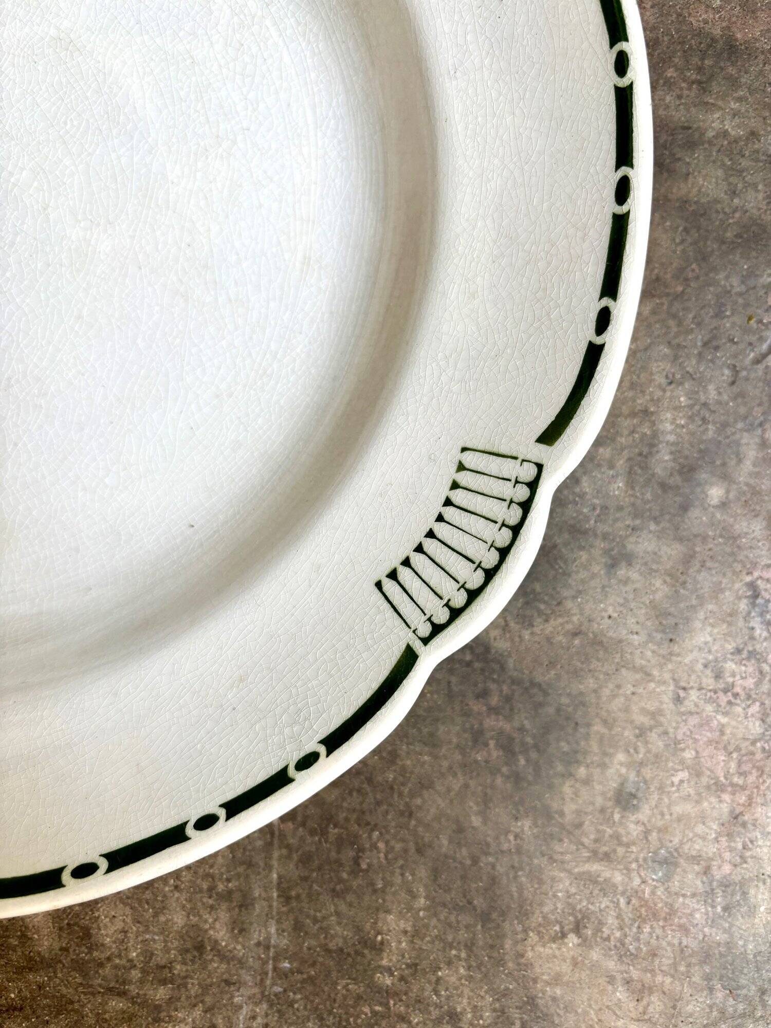 Lunéville hollow round dish in iron clay, "London" service
