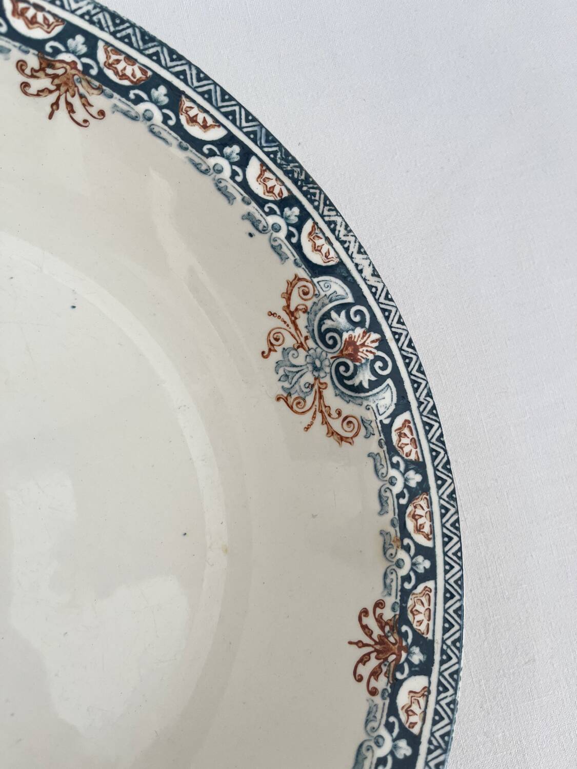 Round hollow salad bowl in ironstone “Diderot” Longwy