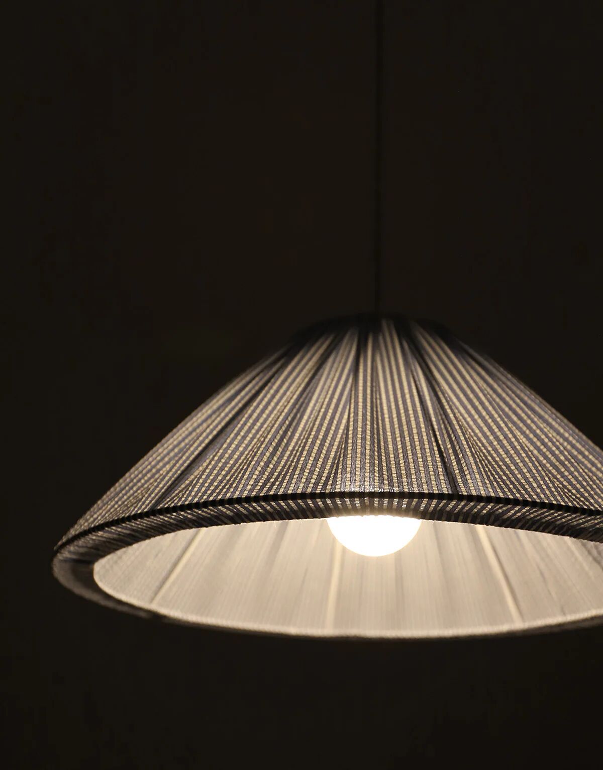 Conical suspension fine stripes Malala "marine"