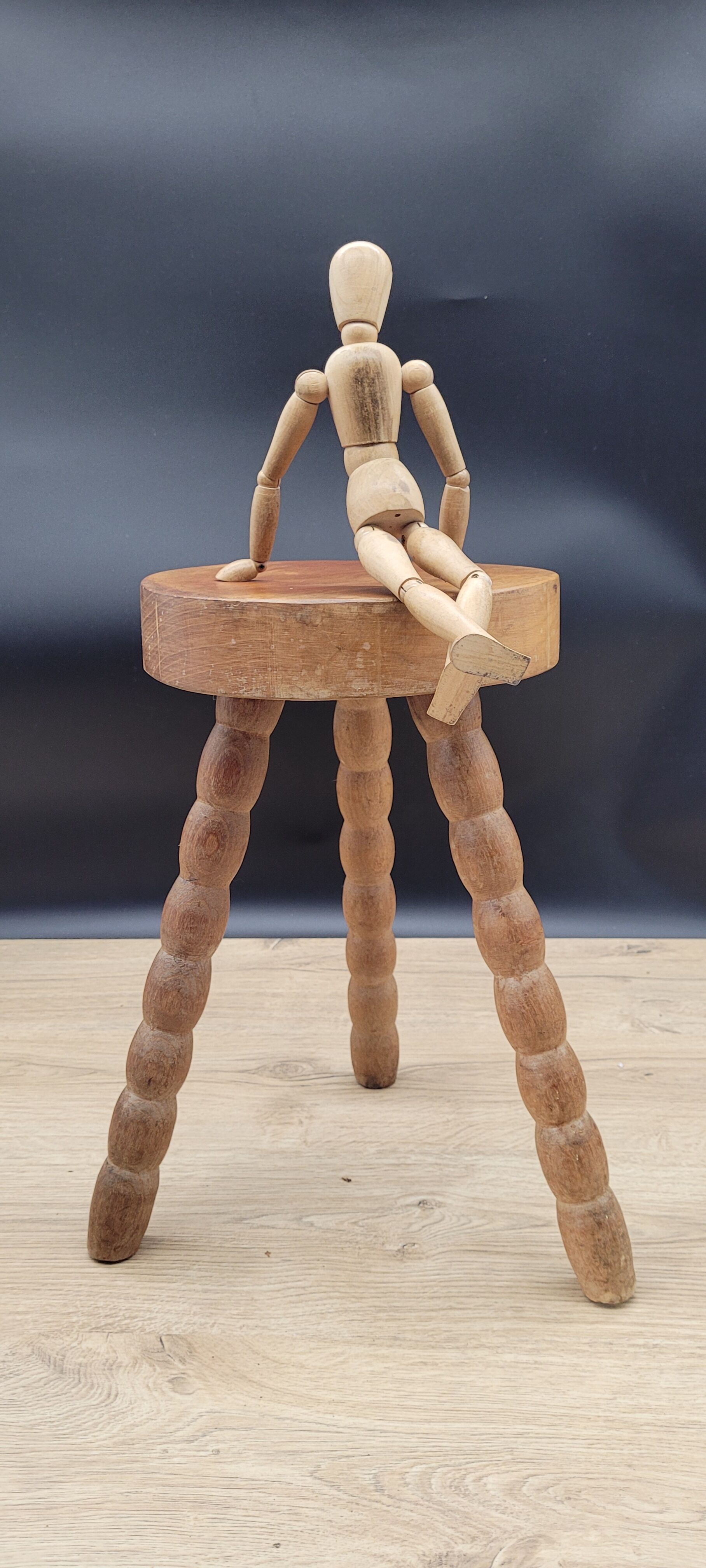 Tripod stool feet balls thick sitting
