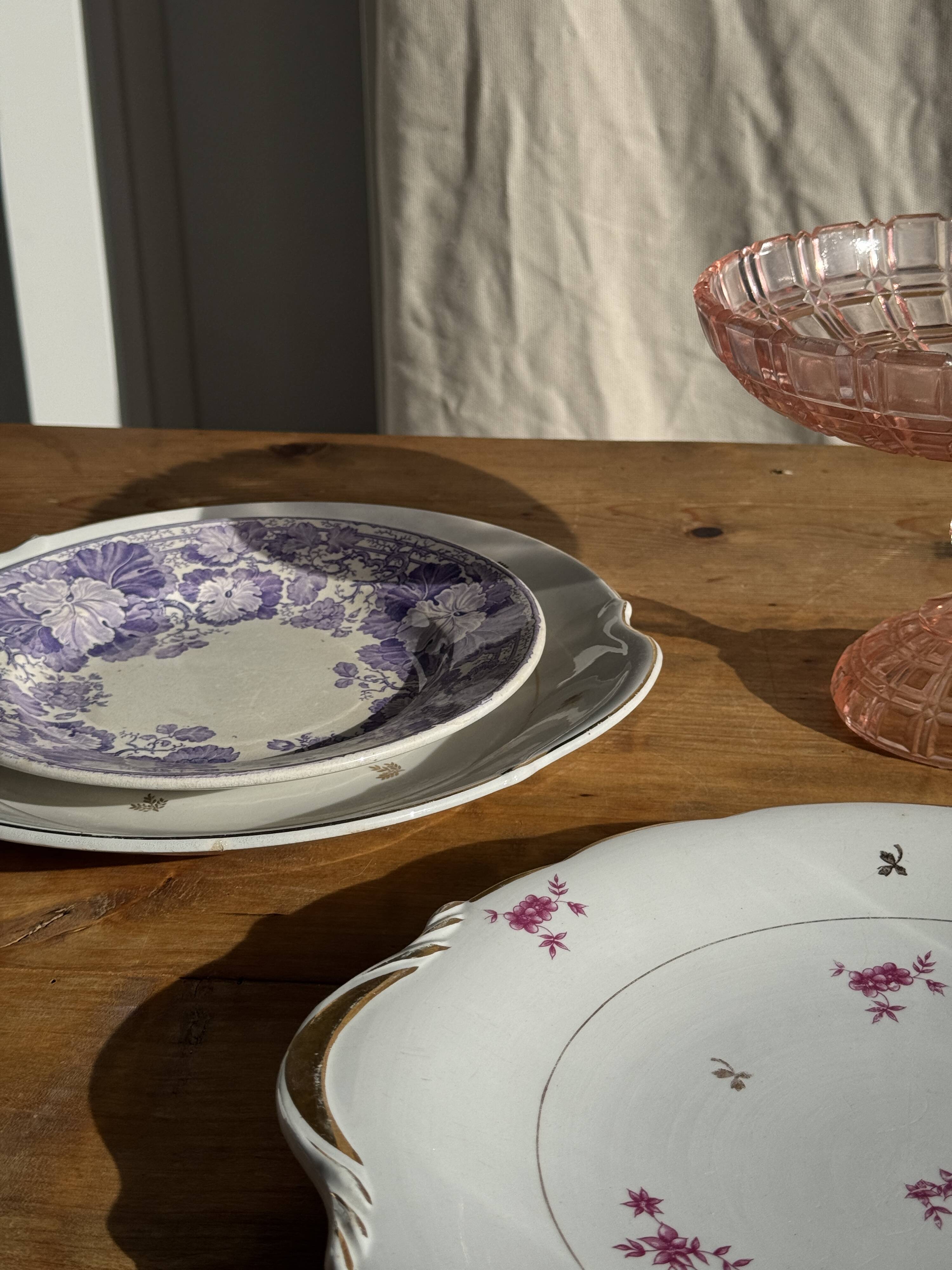 Old pie dish with 2 handles, golden wheat patterns, D28.