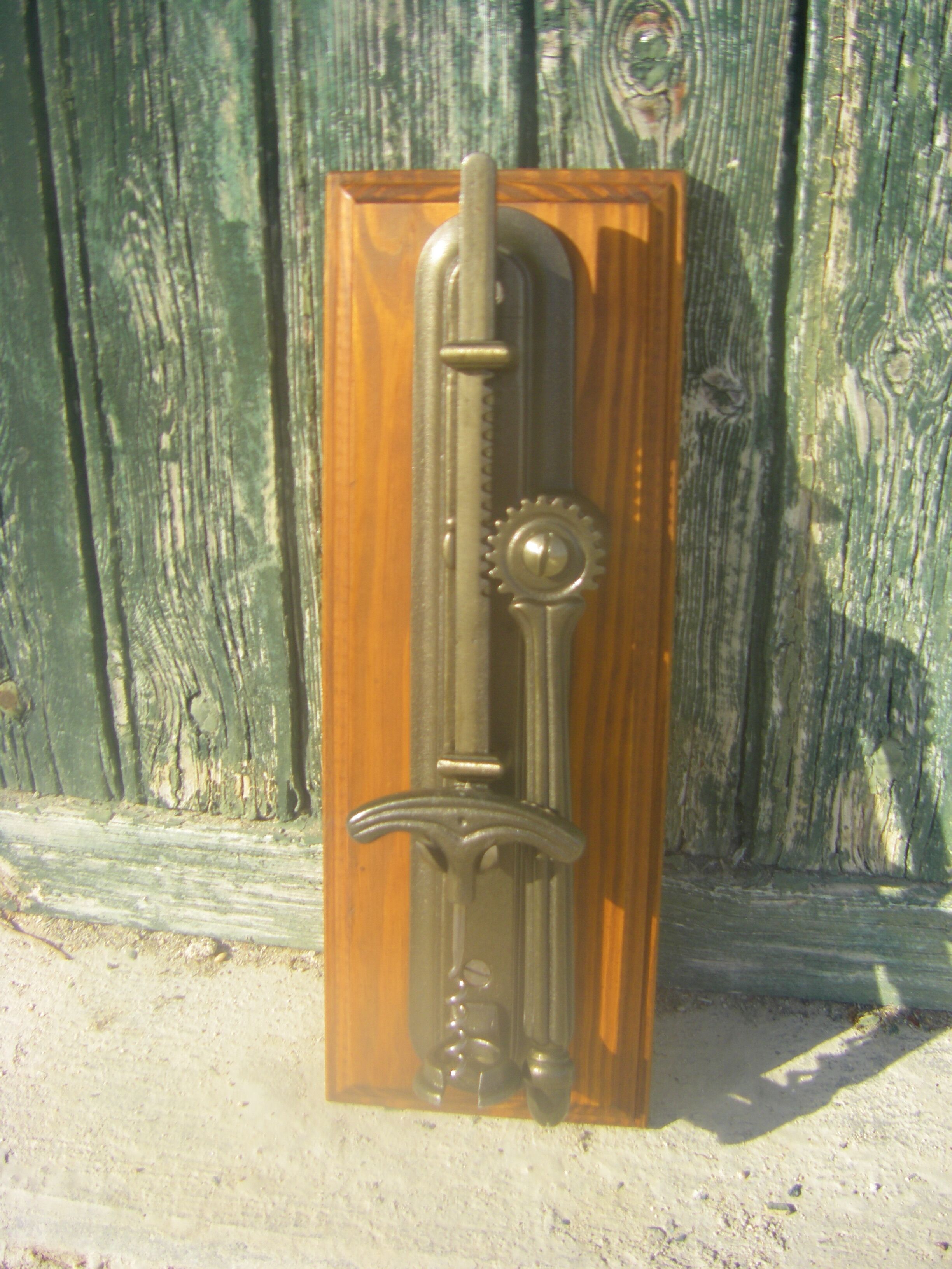 Wall rack and pinion corkscrew