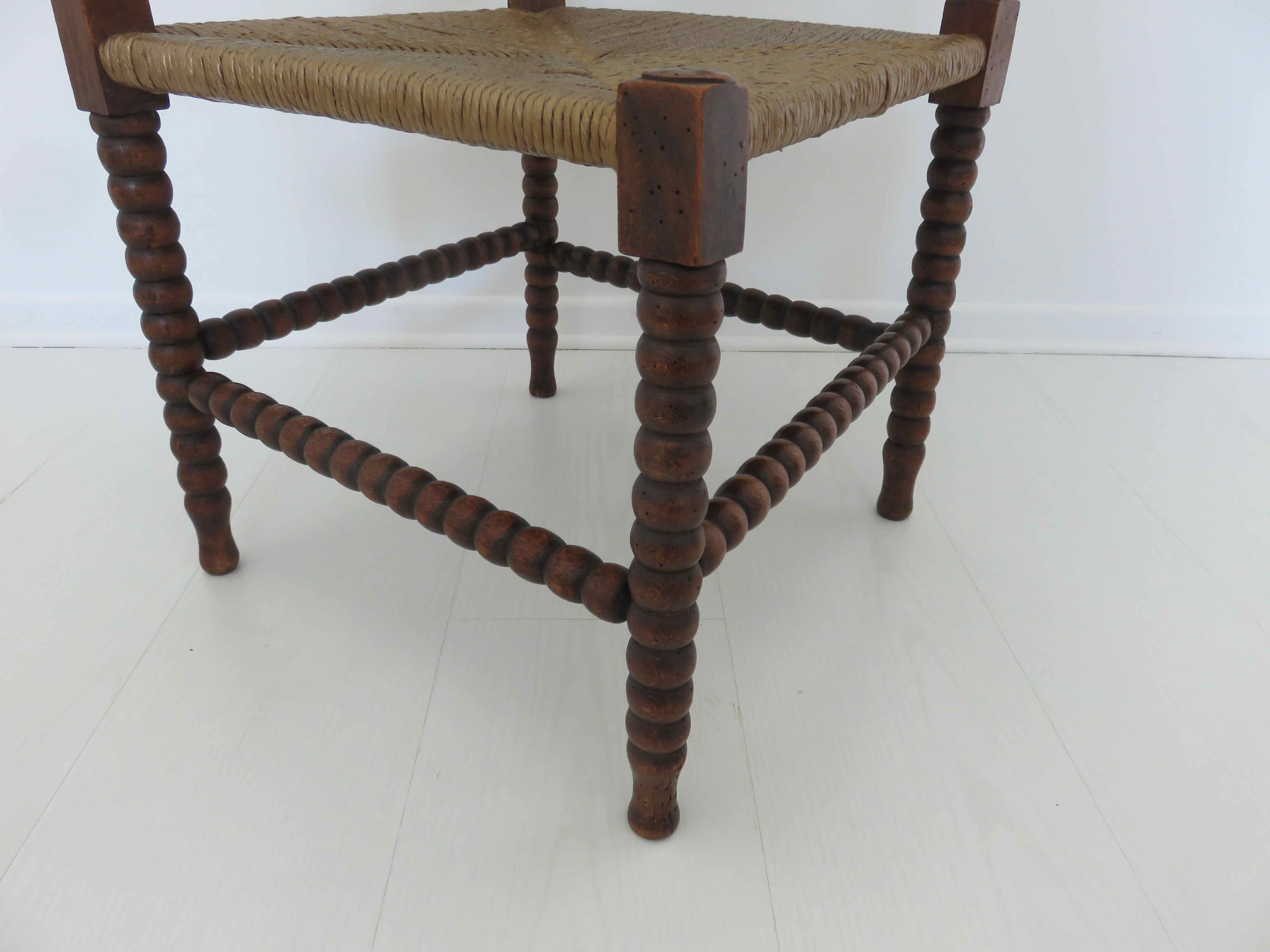 Corner chair in turned wood and straw