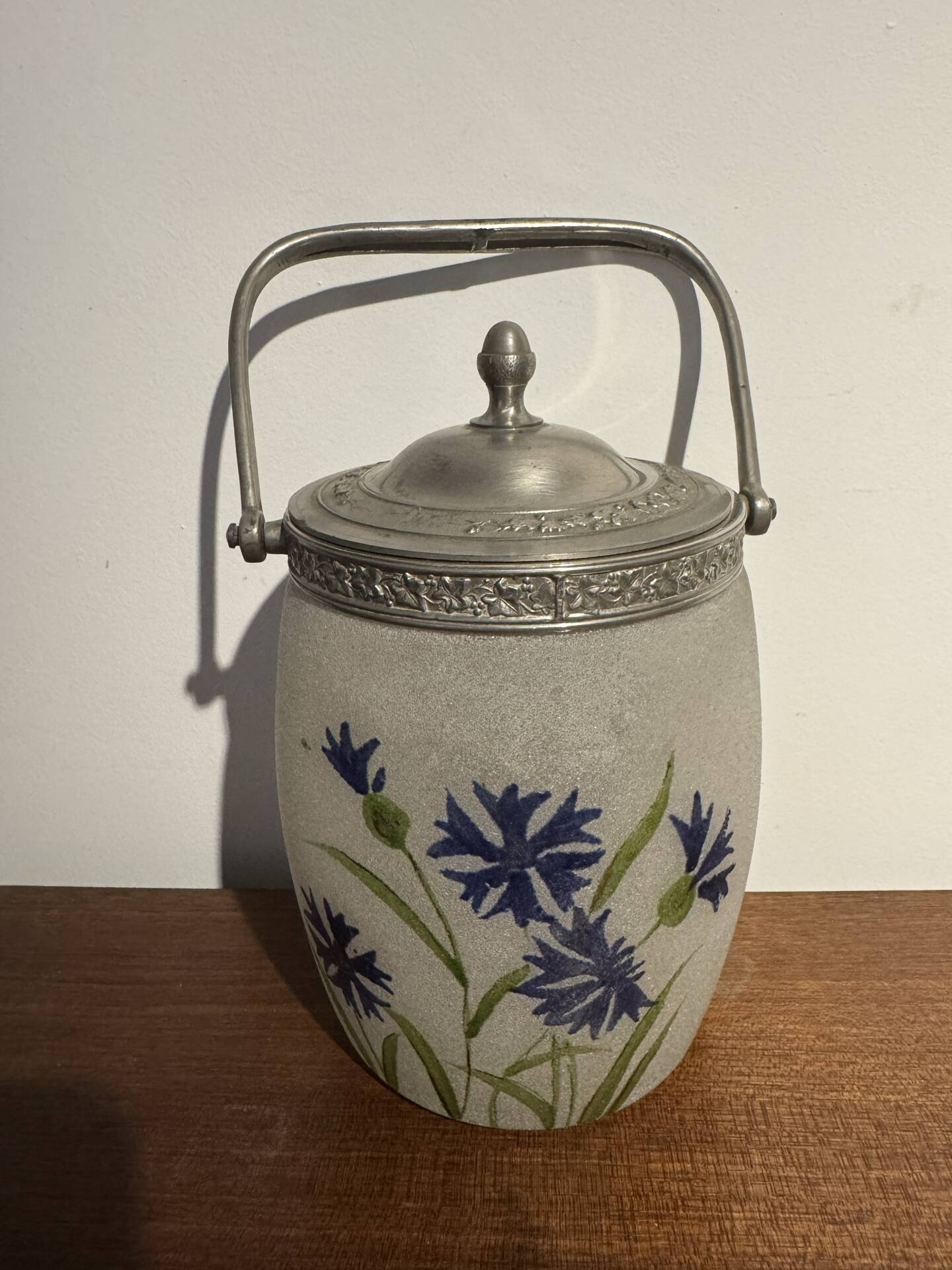 Blueberry biscuit jar circa 1930/1940