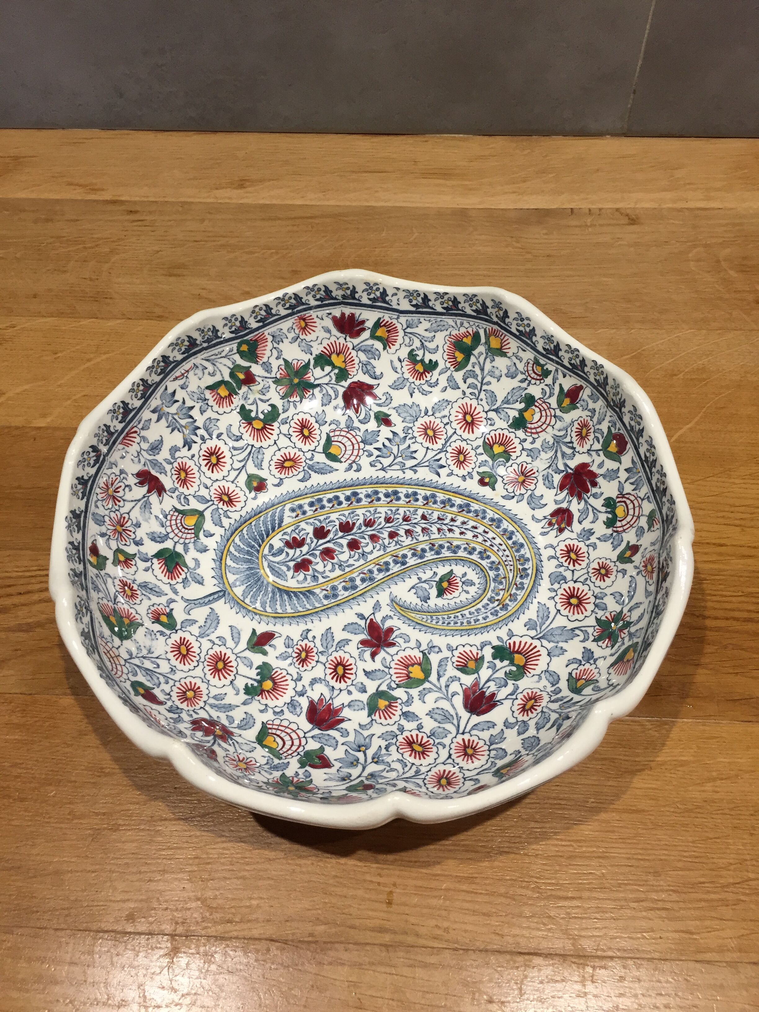 Earthenware dish by Gien cashmere motifs