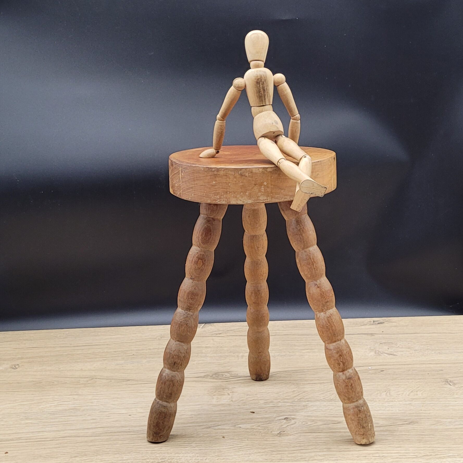 Tripod stool feet balls thick sitting