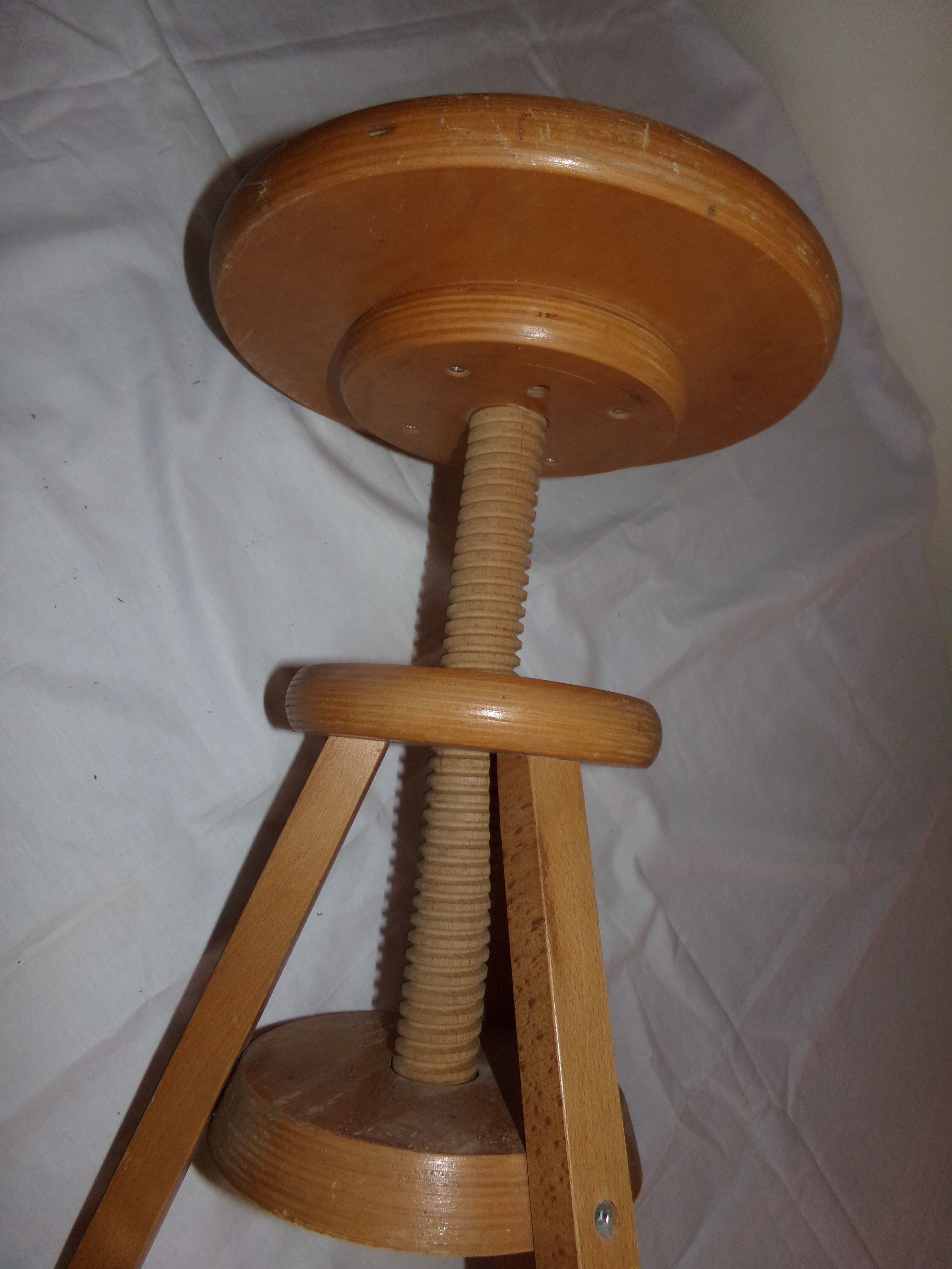 Wooden screw adjustable height stool