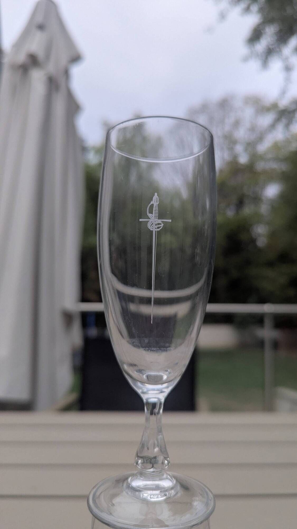 Lot de 2 flûtes à champagne / verres à dégustation gravés