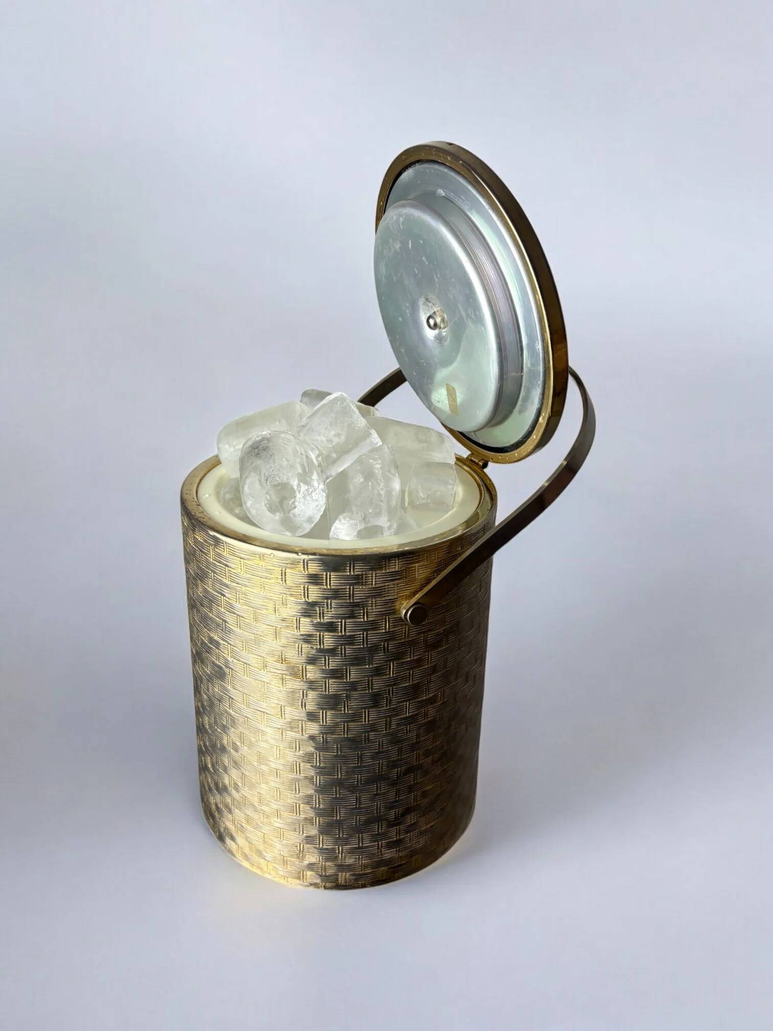 Regency braided ice bucket in brass, Italy, 1970s