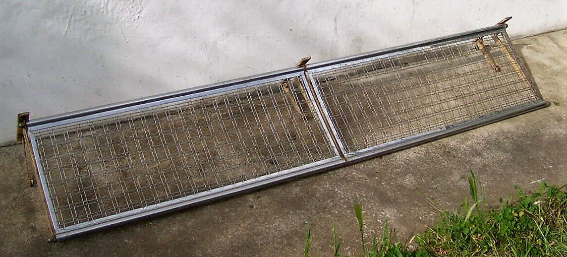 Shelf train luggage rack