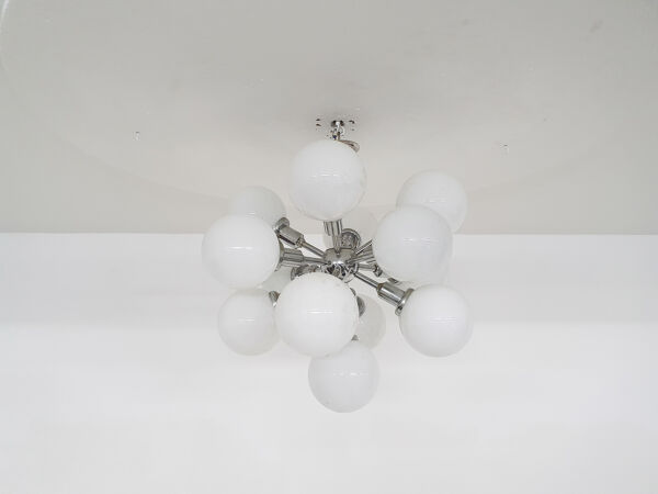 Suspension en métal « Spoutnik » du milieu du siècle avec 13 globes en verre, années 1970