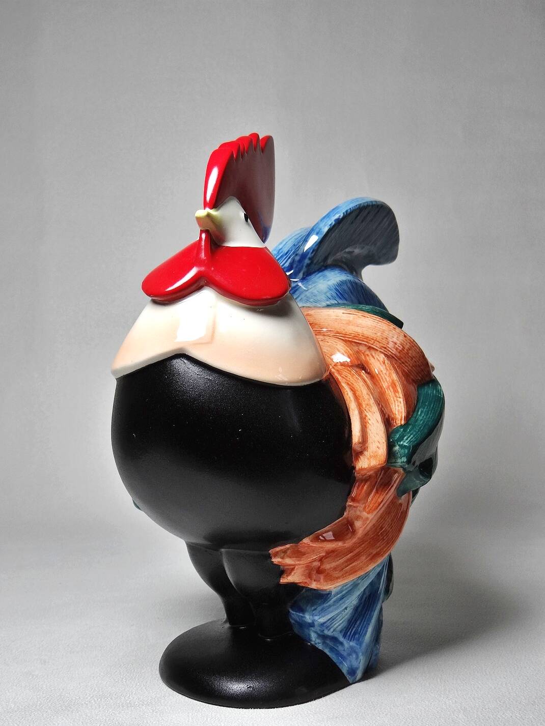 Polychrome porcelain rooster subject Hahn Georges Selim for Goebel Germany 1984