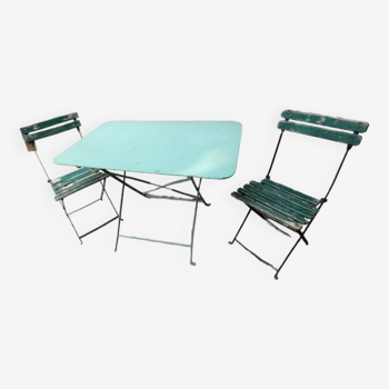 Table de jardin et chaises