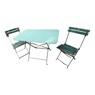 Table de jardin et chaises