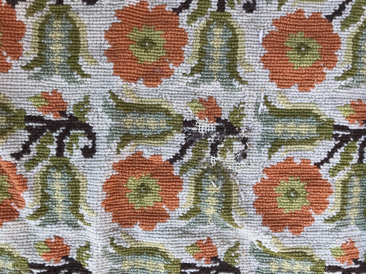 Vintage carpet with small dots 230x373 cm