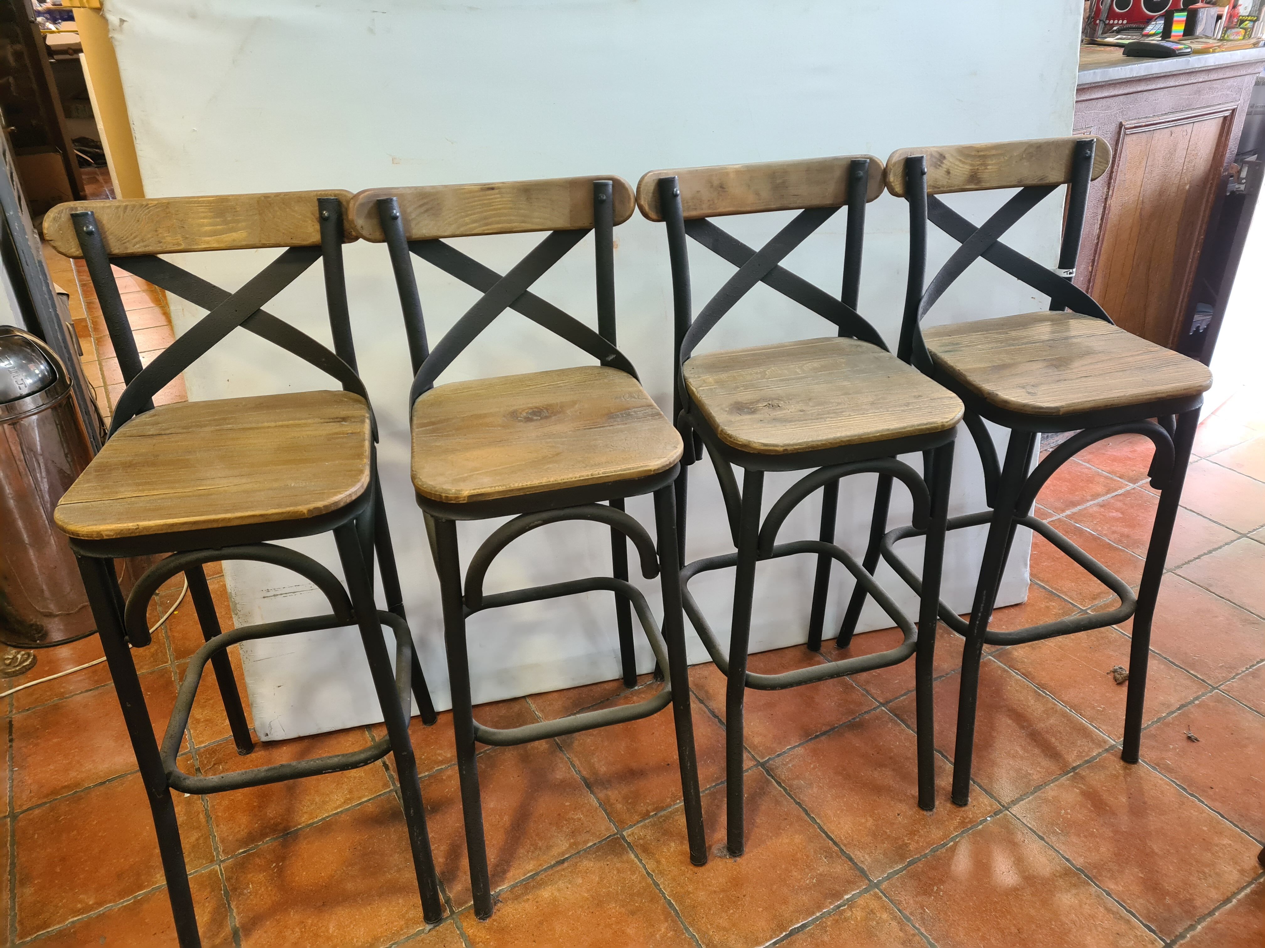 Set of 4 Industrial bar stool made of iron and wood