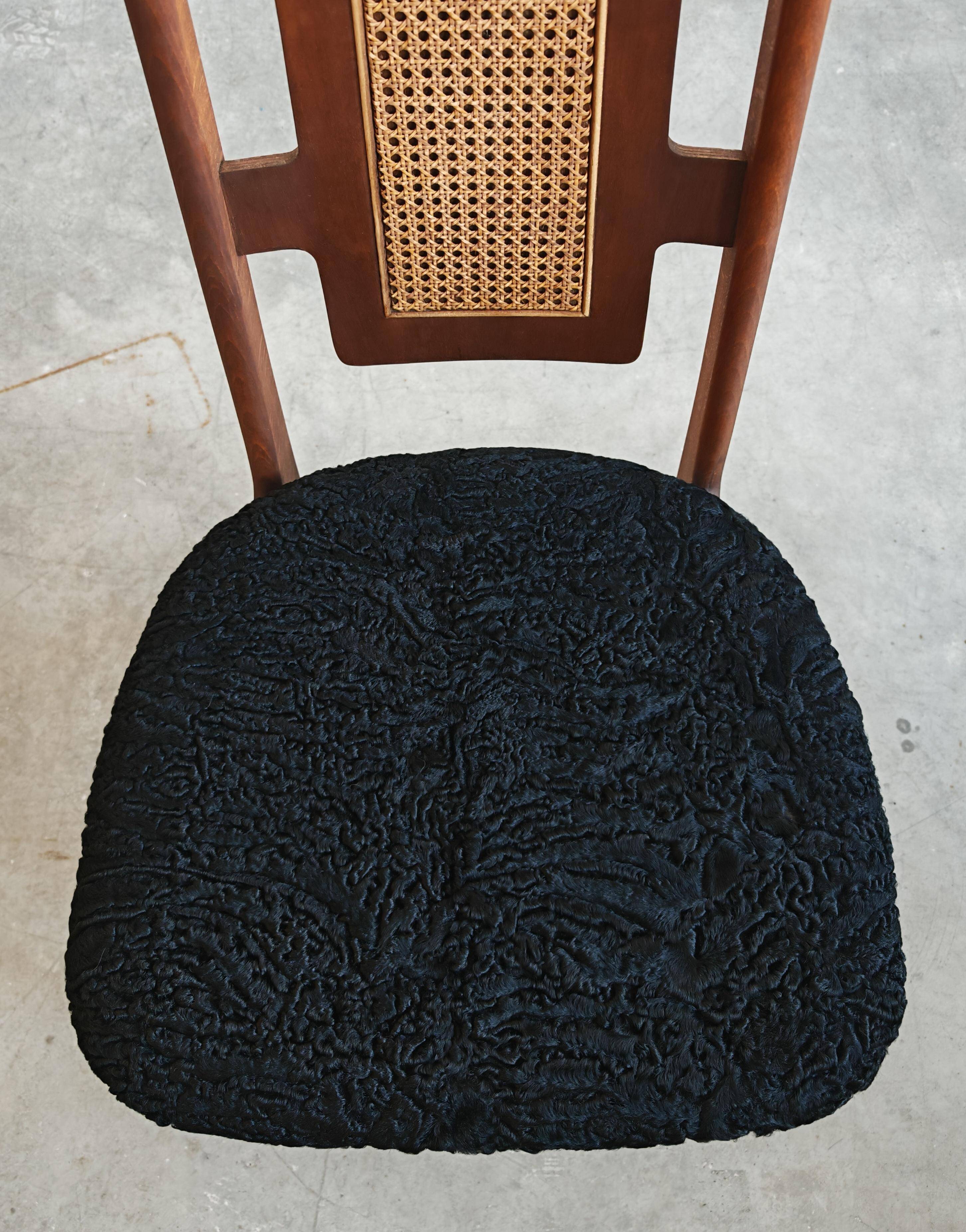 Paire de chaises mid-century en peau d'agneau Astrakan