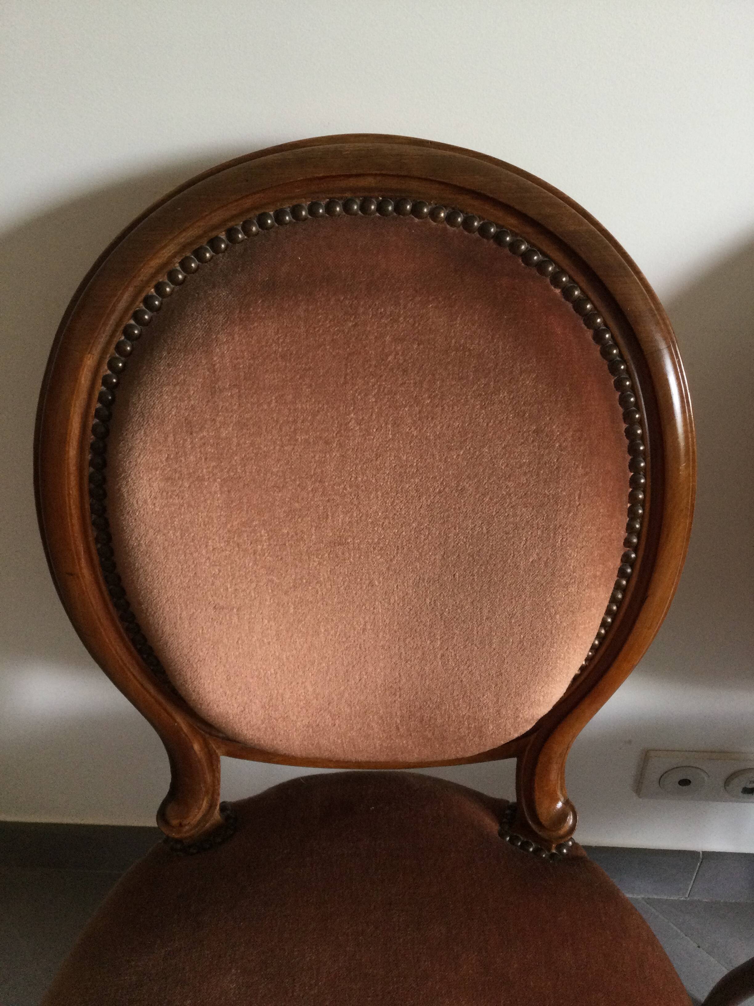 Paire de chaises médaillon style Louis Philippe en velours rose