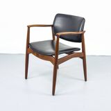 Fauteuil en teck danois par Erik Buch pour Ørum Møbelfabrik, années 1960.