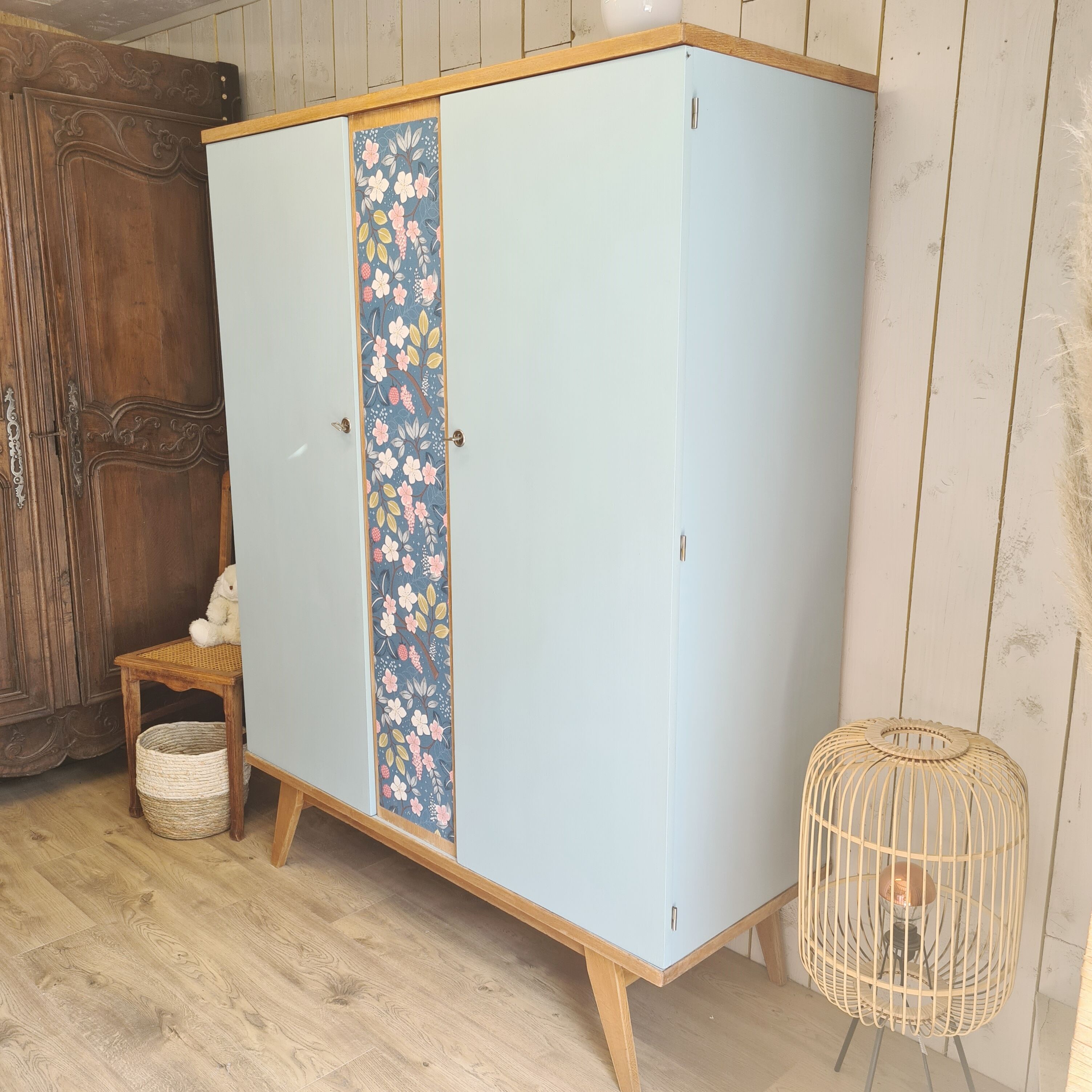 Armoire vintage