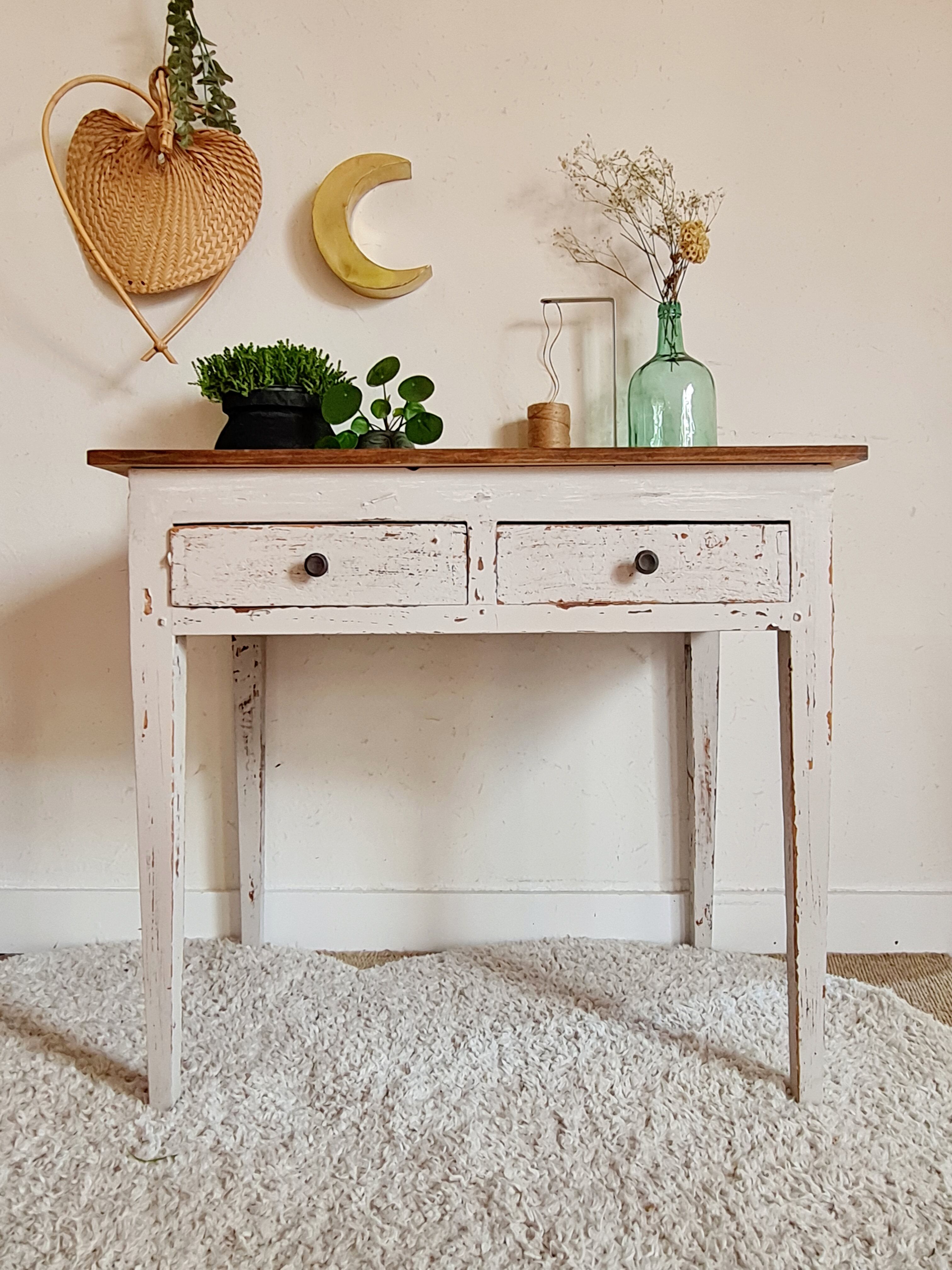 Old wooden table 2 drawers