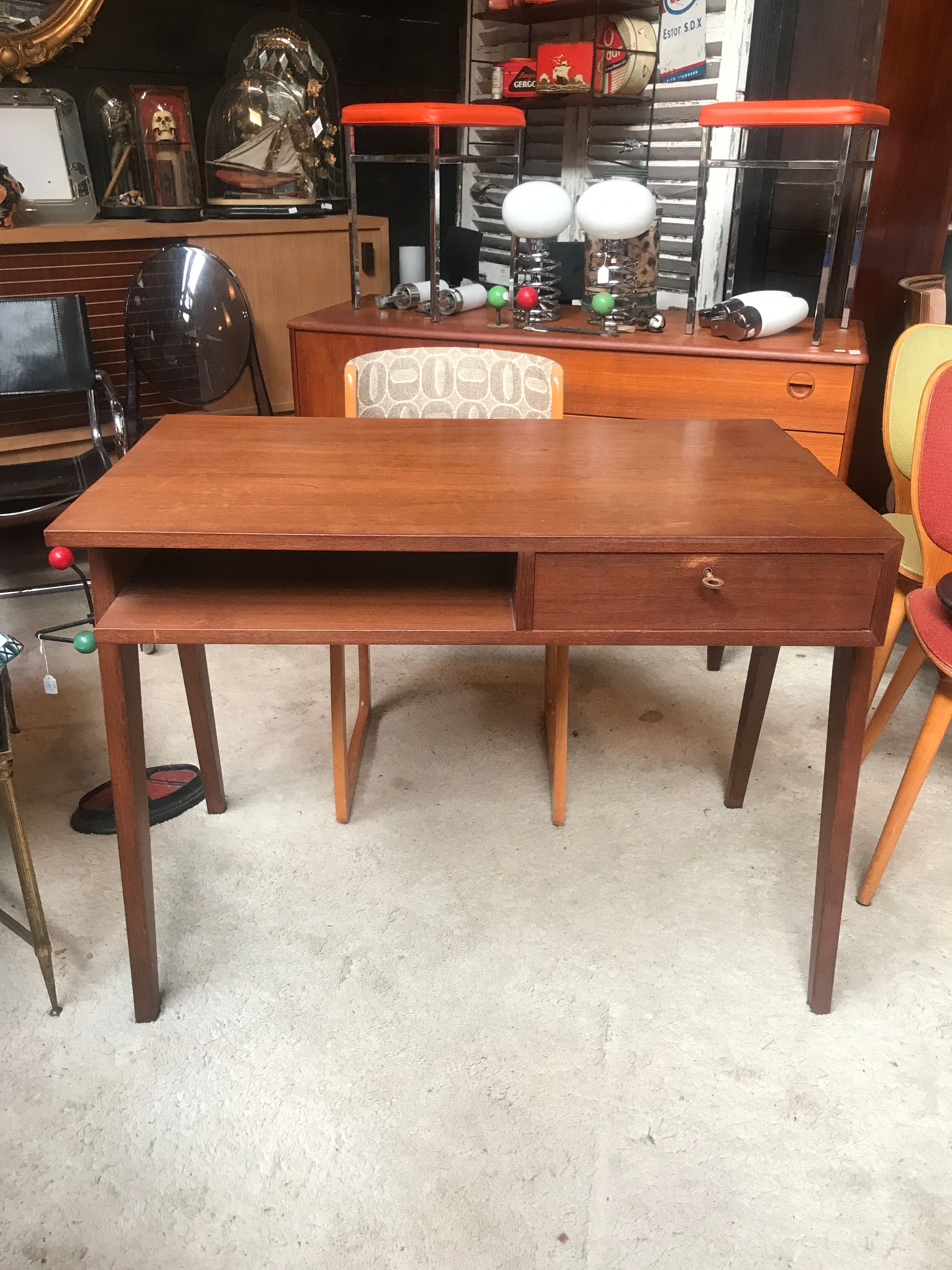 Bureau 1960 vintage