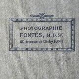 Photo "elegant leaning on the armchair" of fontes paris