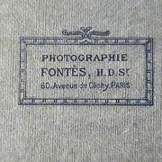 Photo "elegant leaning on the armchair" of fontes paris