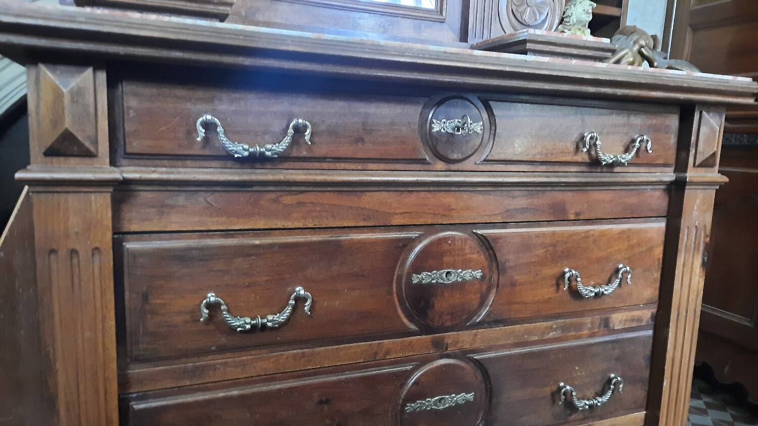 Dressing table chest of drawers