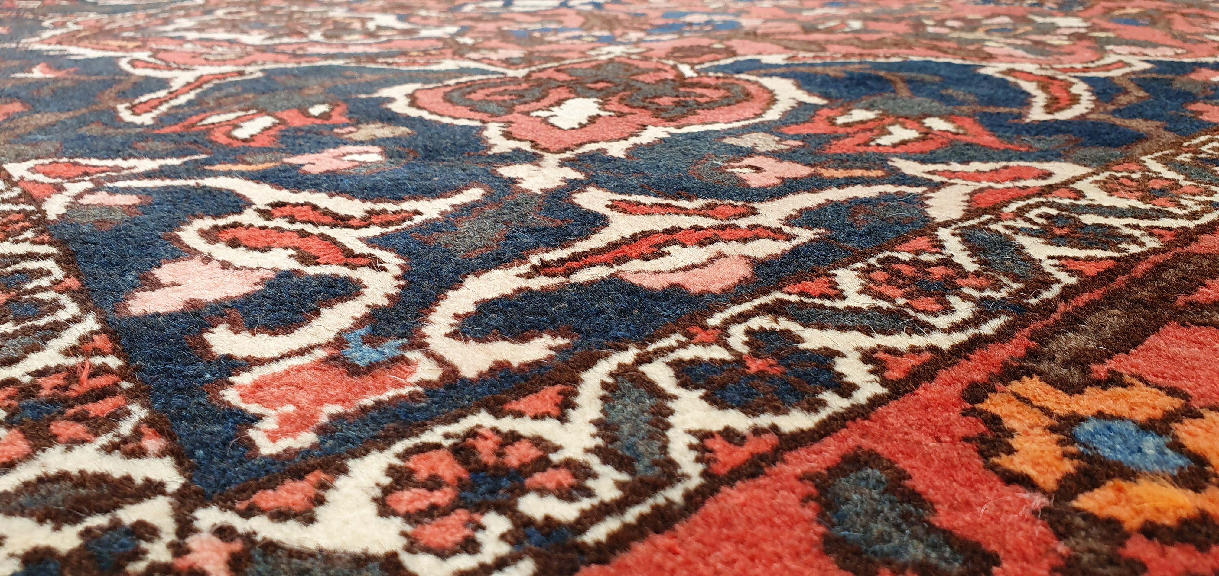 Persian Bakthiar carpet, hand knotted pure wool. Perfect condition. 215 x 300 cm. 1960.