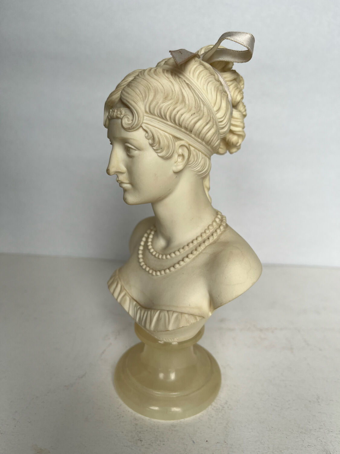 Bust of a woman in alabaster and onyx