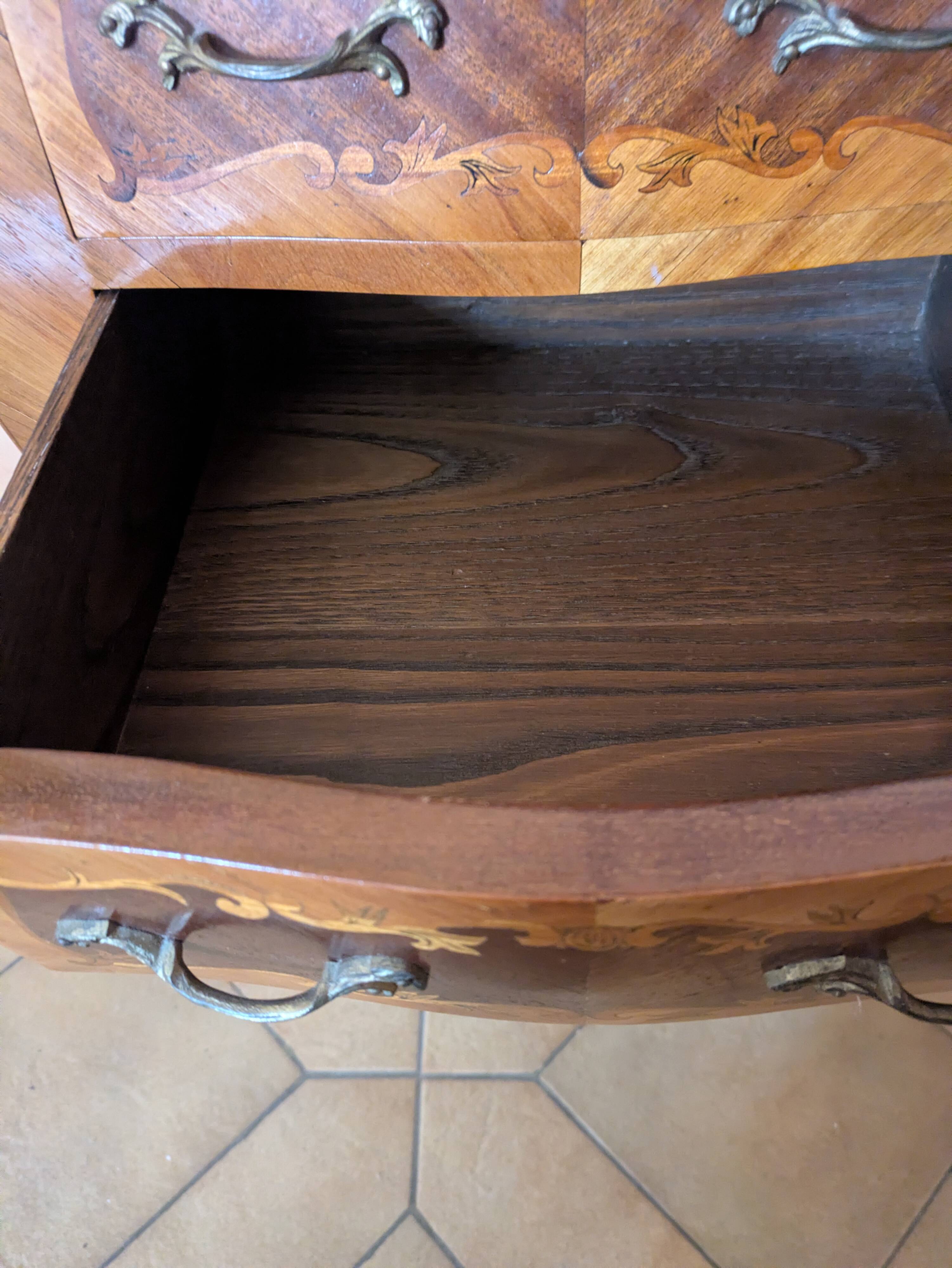 Paire de tables de chevet de style Louis XV