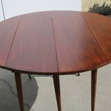 Round table with 6 spindle legs in mahogany, extendable