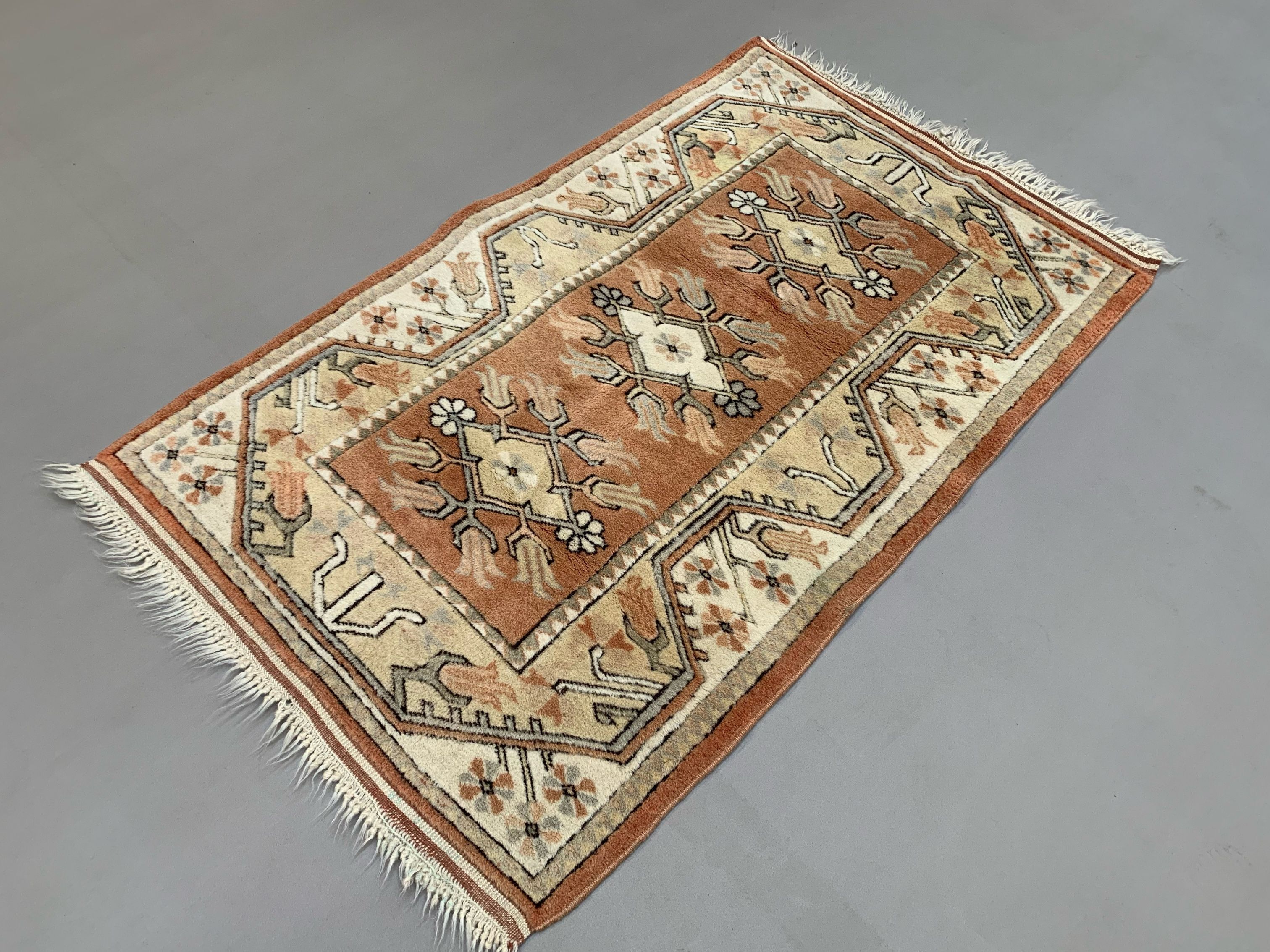 Old Turkish Small Milas Rug 142x85 cm old vintage carpet Ushak Pink Beige Blue