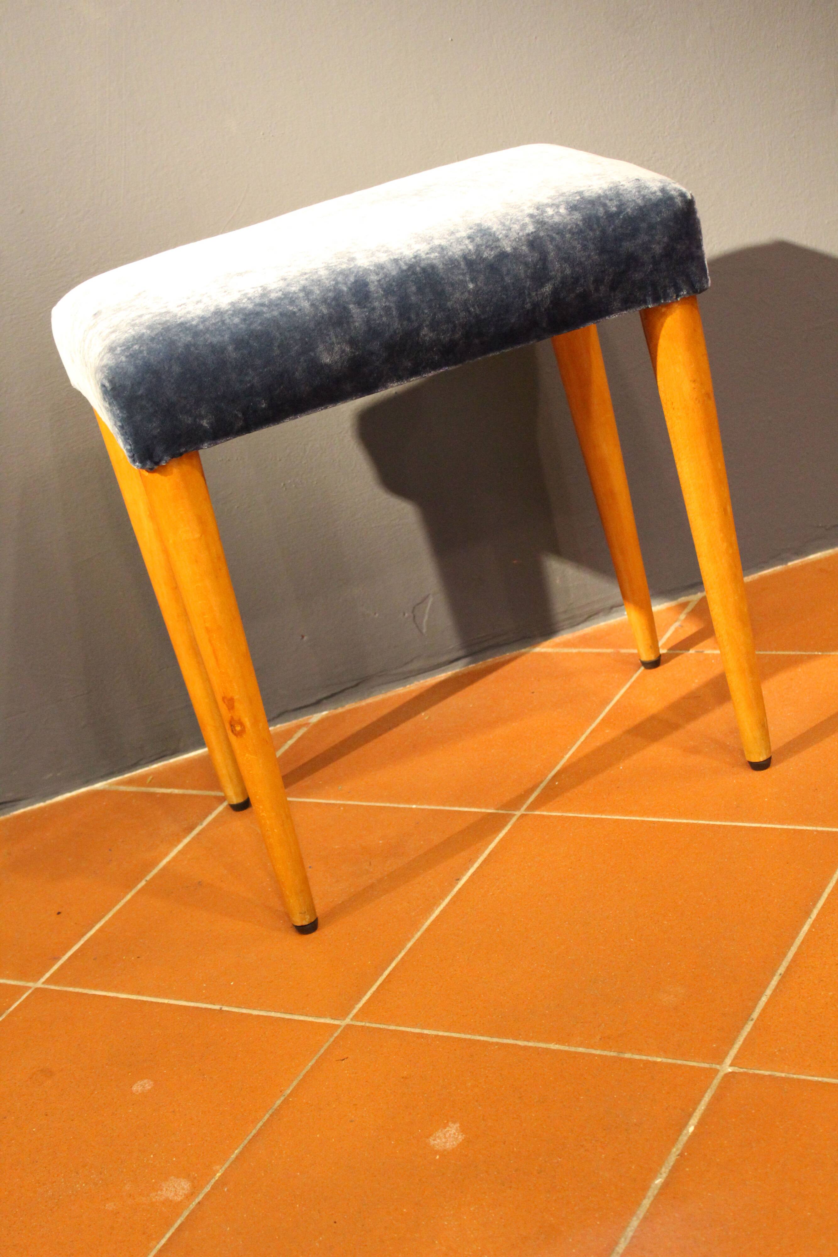 Panca vintage in wood and velluto blue Italia 1950s