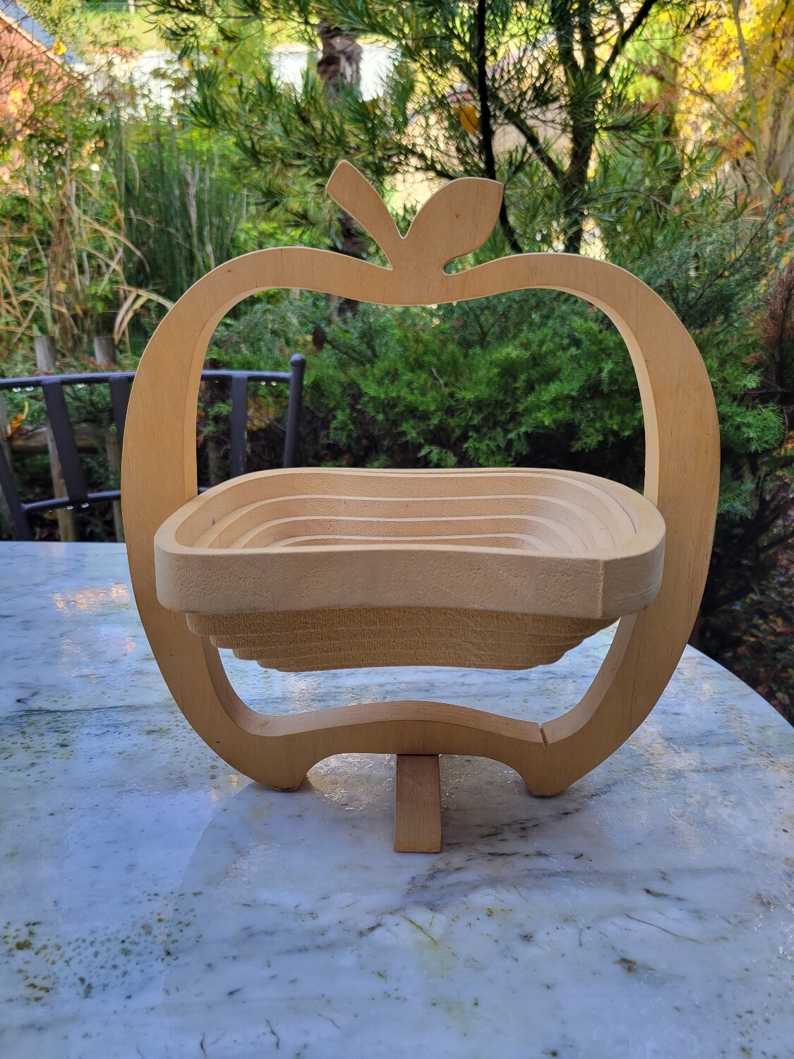 Foldable wooden fruit basket and trivet