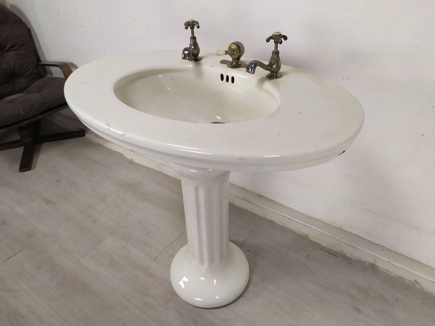 Vasque évier porcelaine sur pied