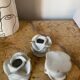 Bougeoirs en céramique blanche vintage
